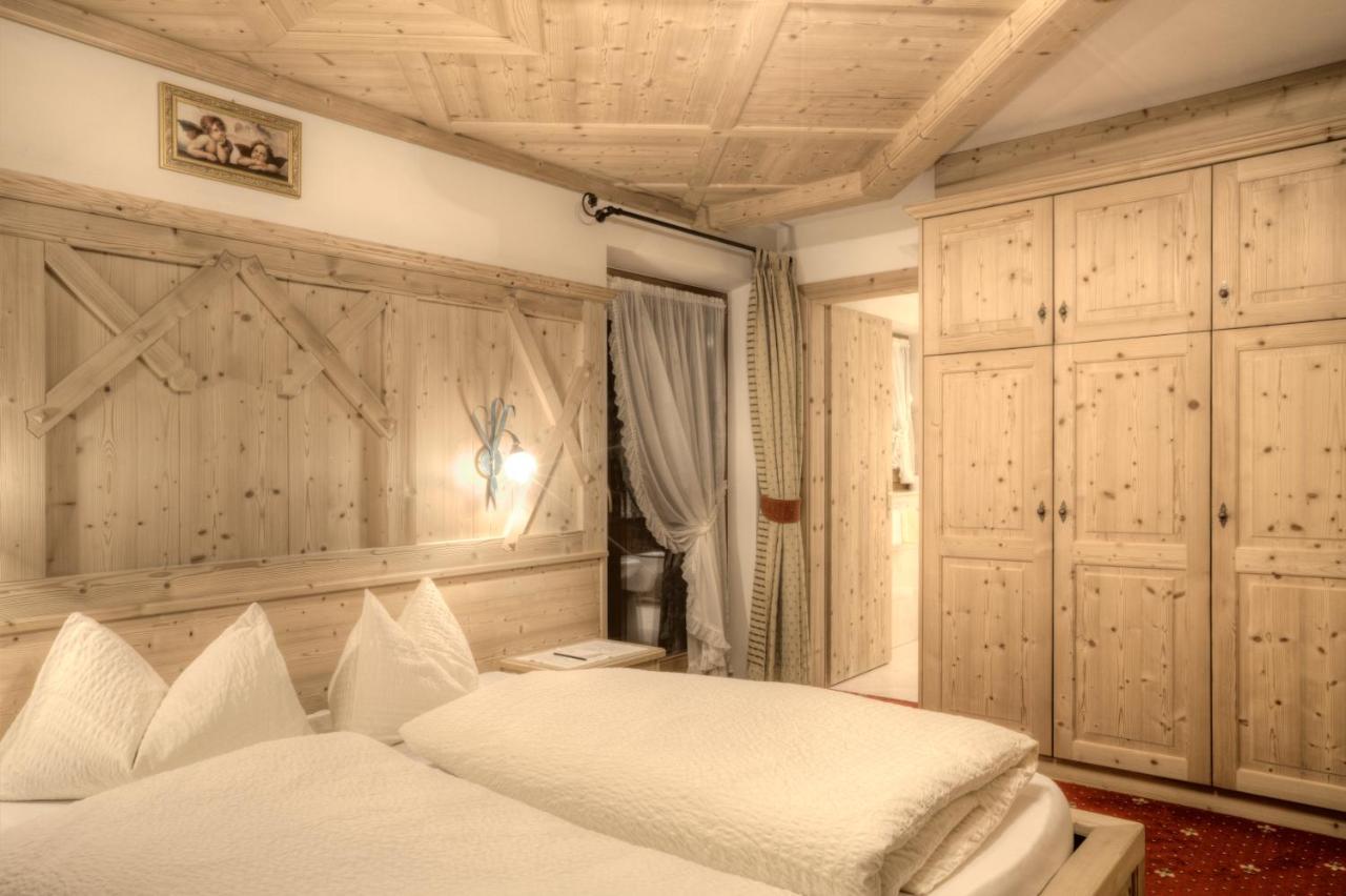 Hotel Ciasa Ai Pini San Cassiano  Exteriér fotografie