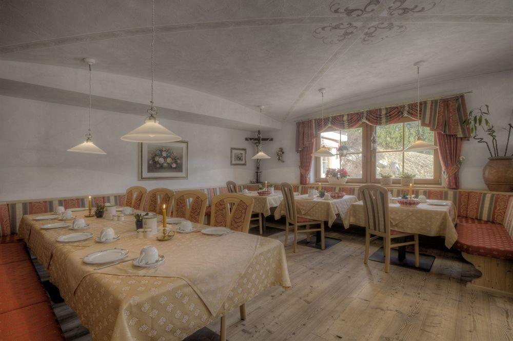 Hotel Ciasa Ai Pini San Cassiano  Exteriér fotografie