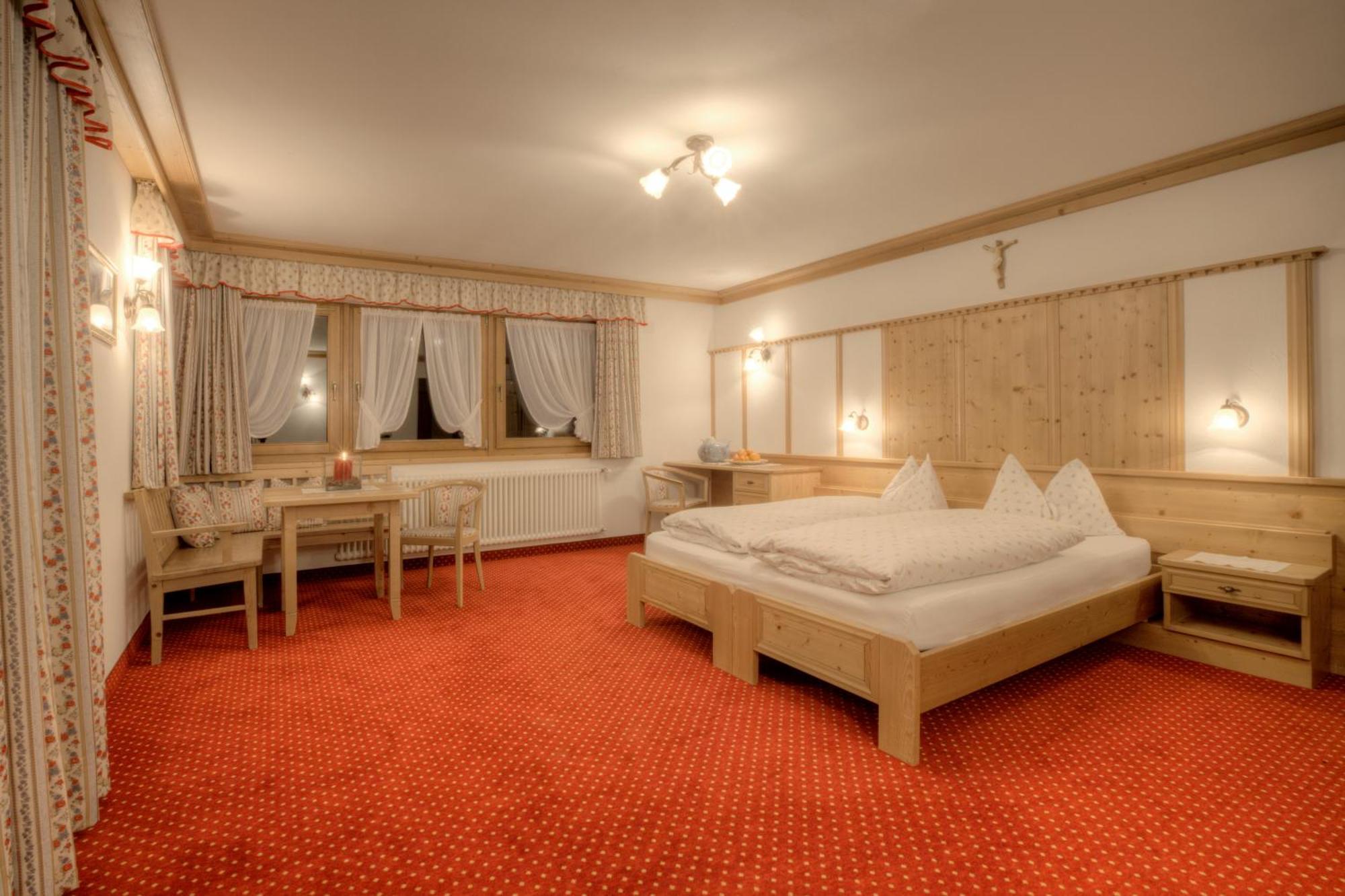 Hotel Ciasa Ai Pini San Cassiano  Exteriér fotografie