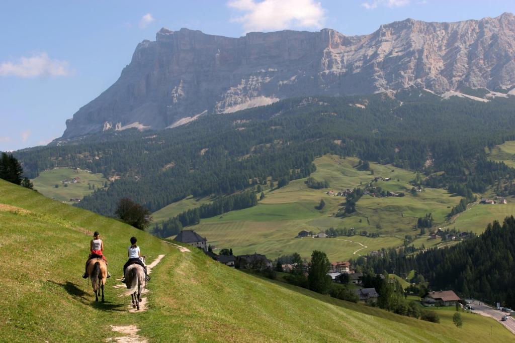 Hotel Ciasa Ai Pini San Cassiano  Exteriér fotografie