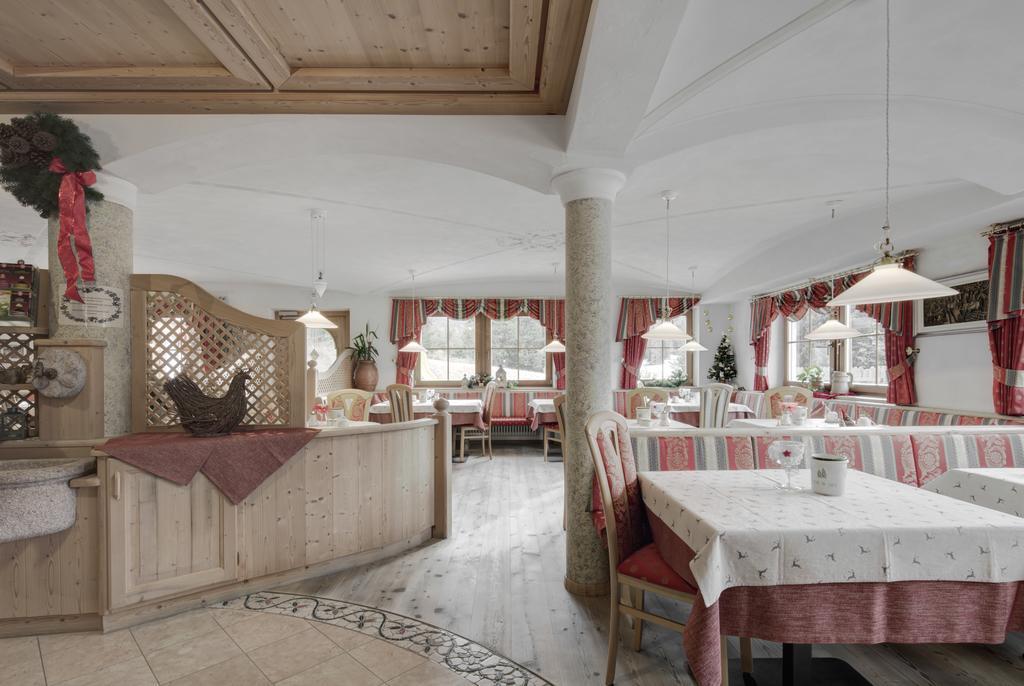 Hotel Ciasa Ai Pini San Cassiano  Exteriér fotografie