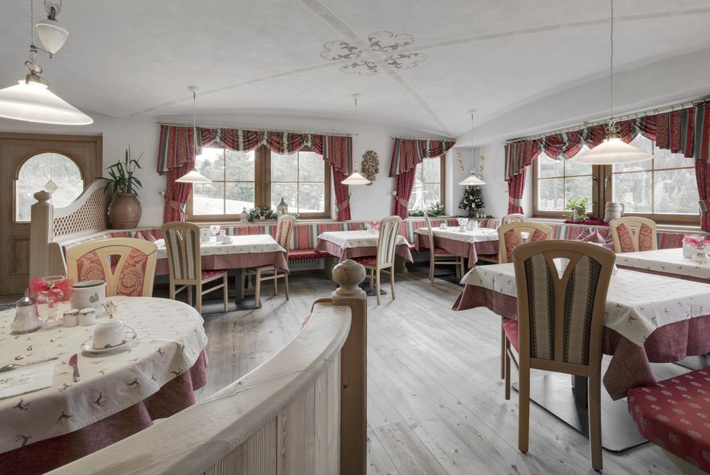 Hotel Ciasa Ai Pini San Cassiano  Exteriér fotografie