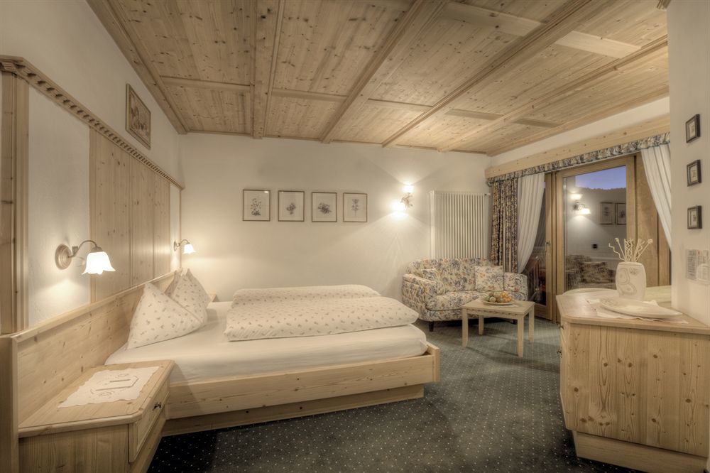 Hotel Ciasa Ai Pini San Cassiano  Exteriér fotografie