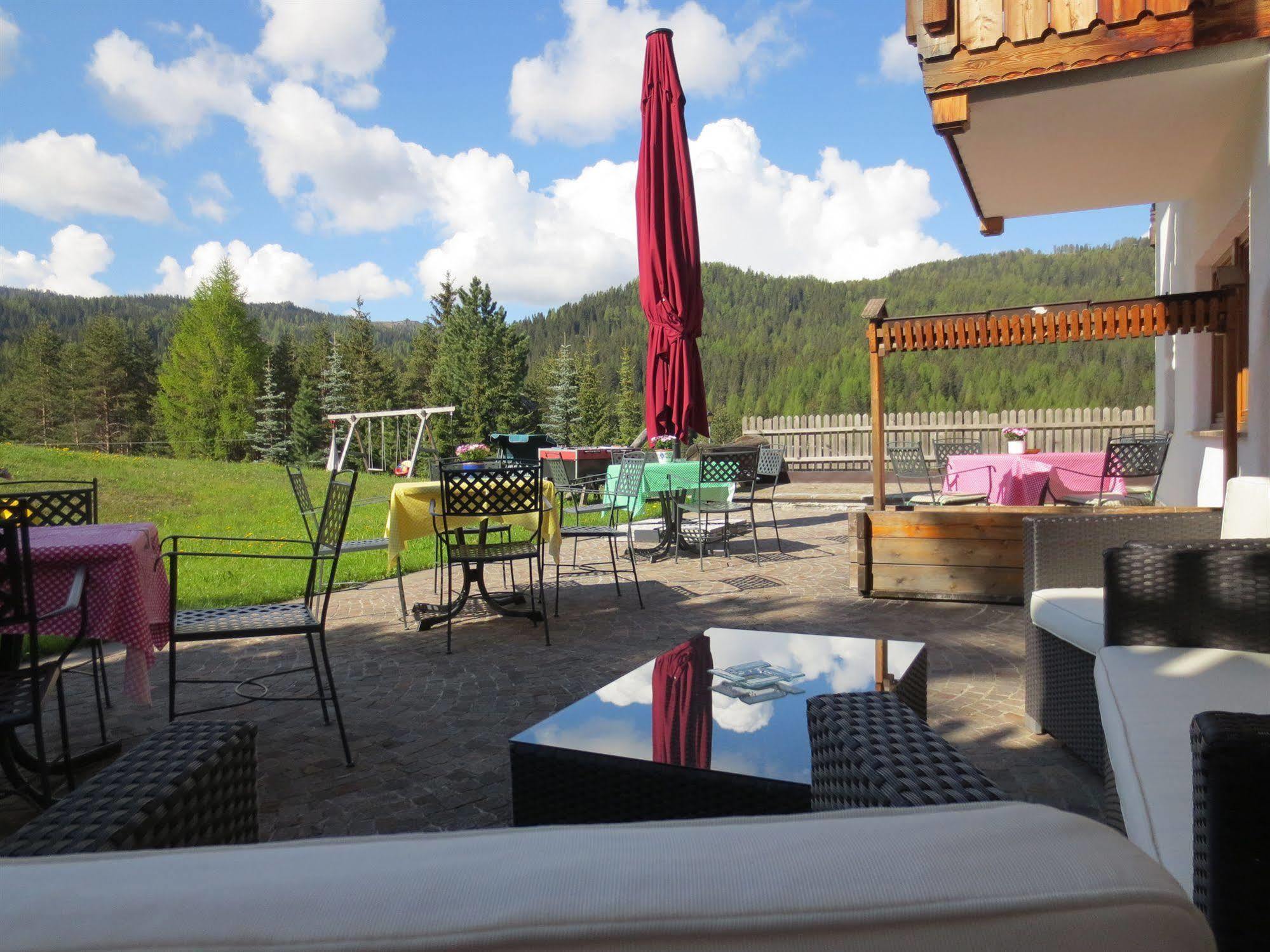 Hotel Ciasa Ai Pini San Cassiano  Exteriér fotografie