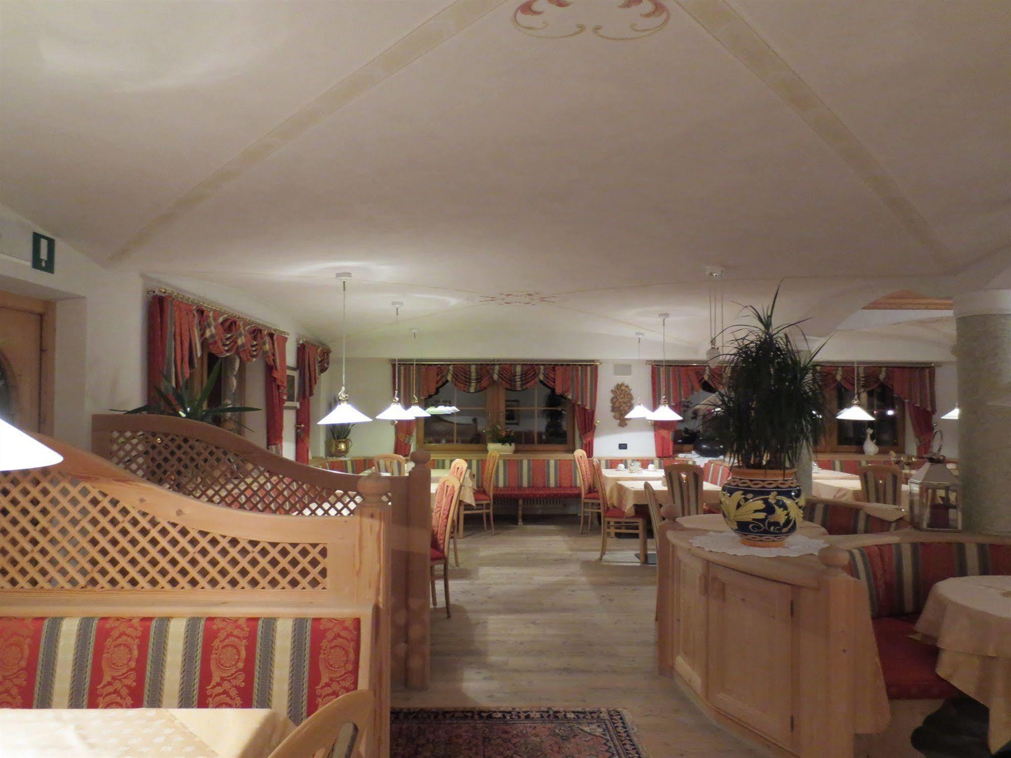 Hotel Ciasa Ai Pini San Cassiano  Exteriér fotografie