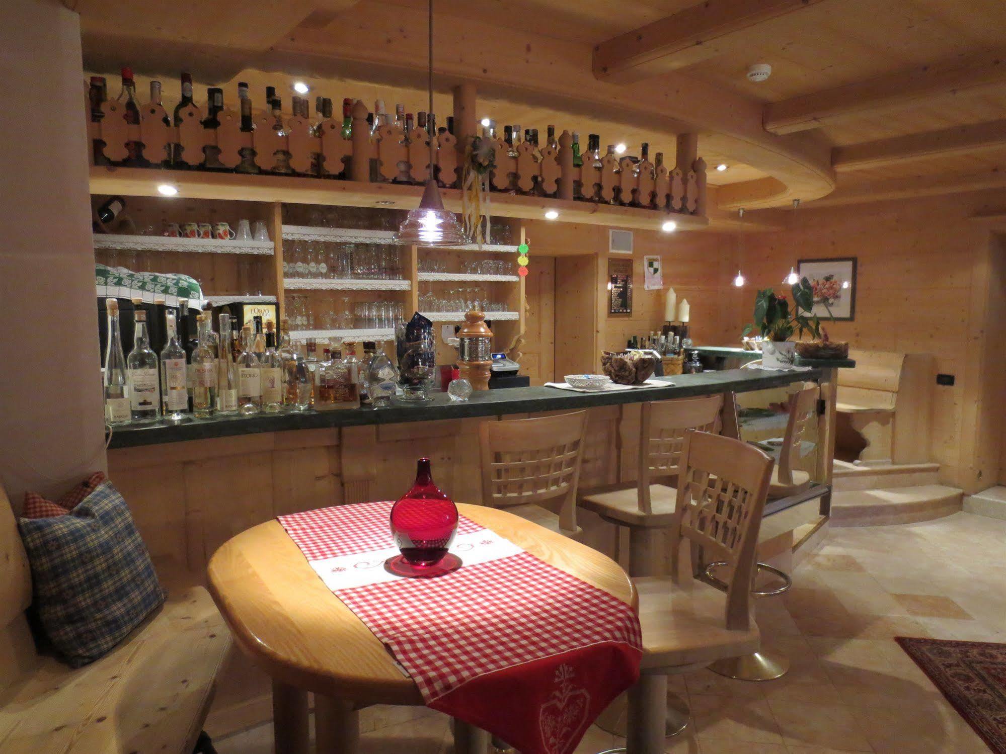 Hotel Ciasa Ai Pini San Cassiano  Exteriér fotografie